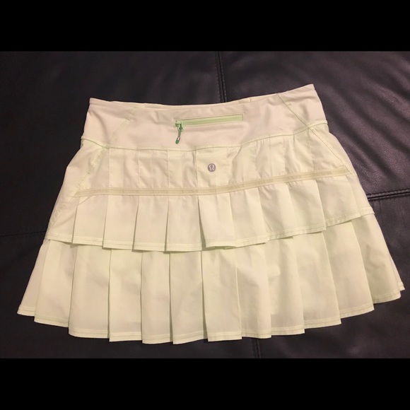 Lululemon Tennis yoga skirt size 6 tall/long - Picture 2 of 5